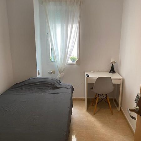 Single Room In My Apartment At The Beach Valencia Buitenkant foto
