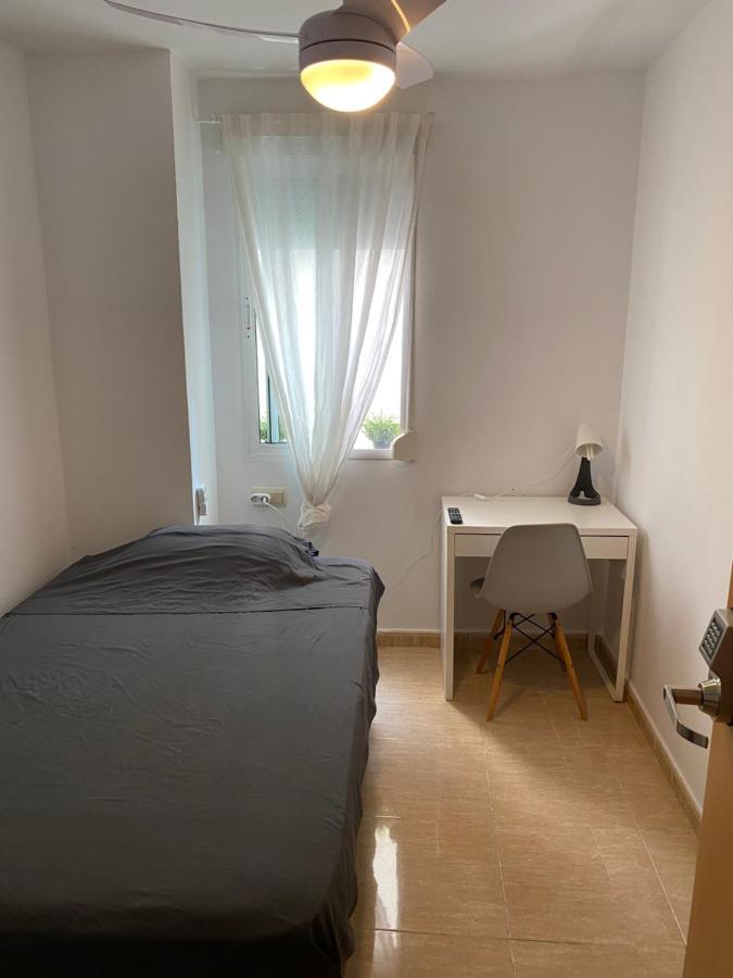 Single Room In My Apartment At The Beach Valencia Buitenkant foto